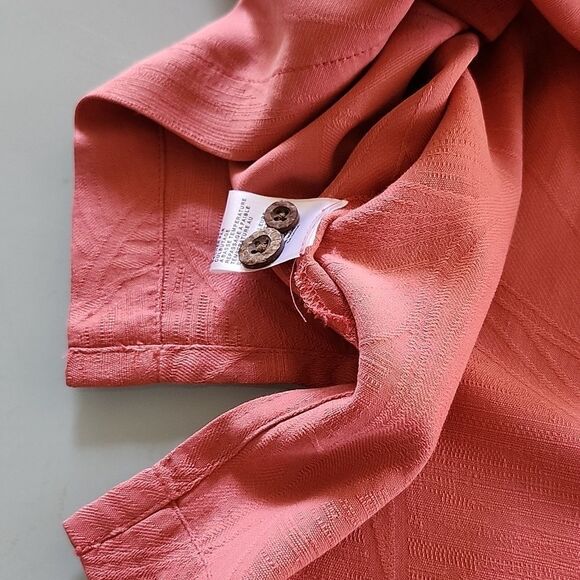 Tommy Bahama 100% Silk Shirt - Picture 7 of 8